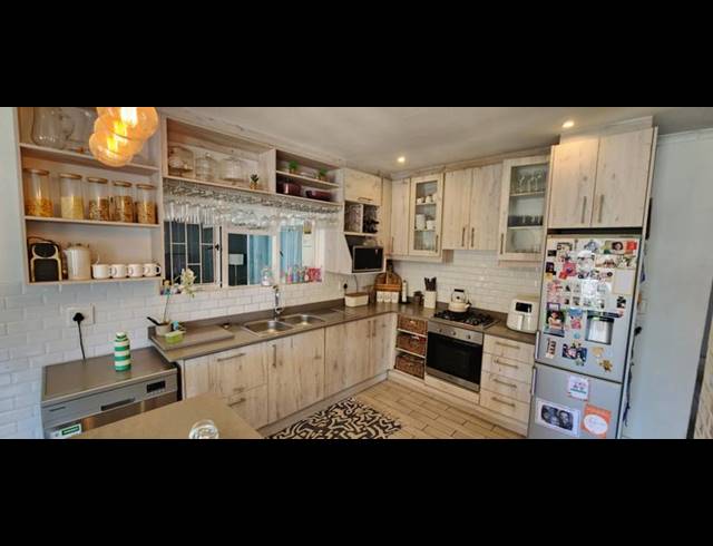 4 BEDROOM HOUSE FOR SALE IN ST DUMAS